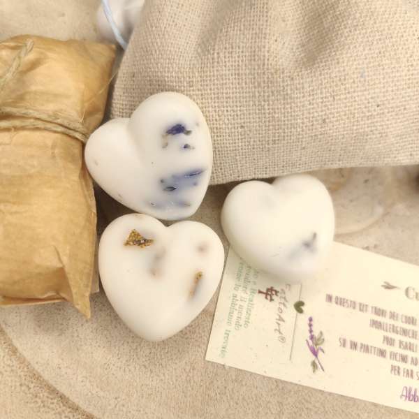 bomboniere battesimo bimba cuori di cera profumati